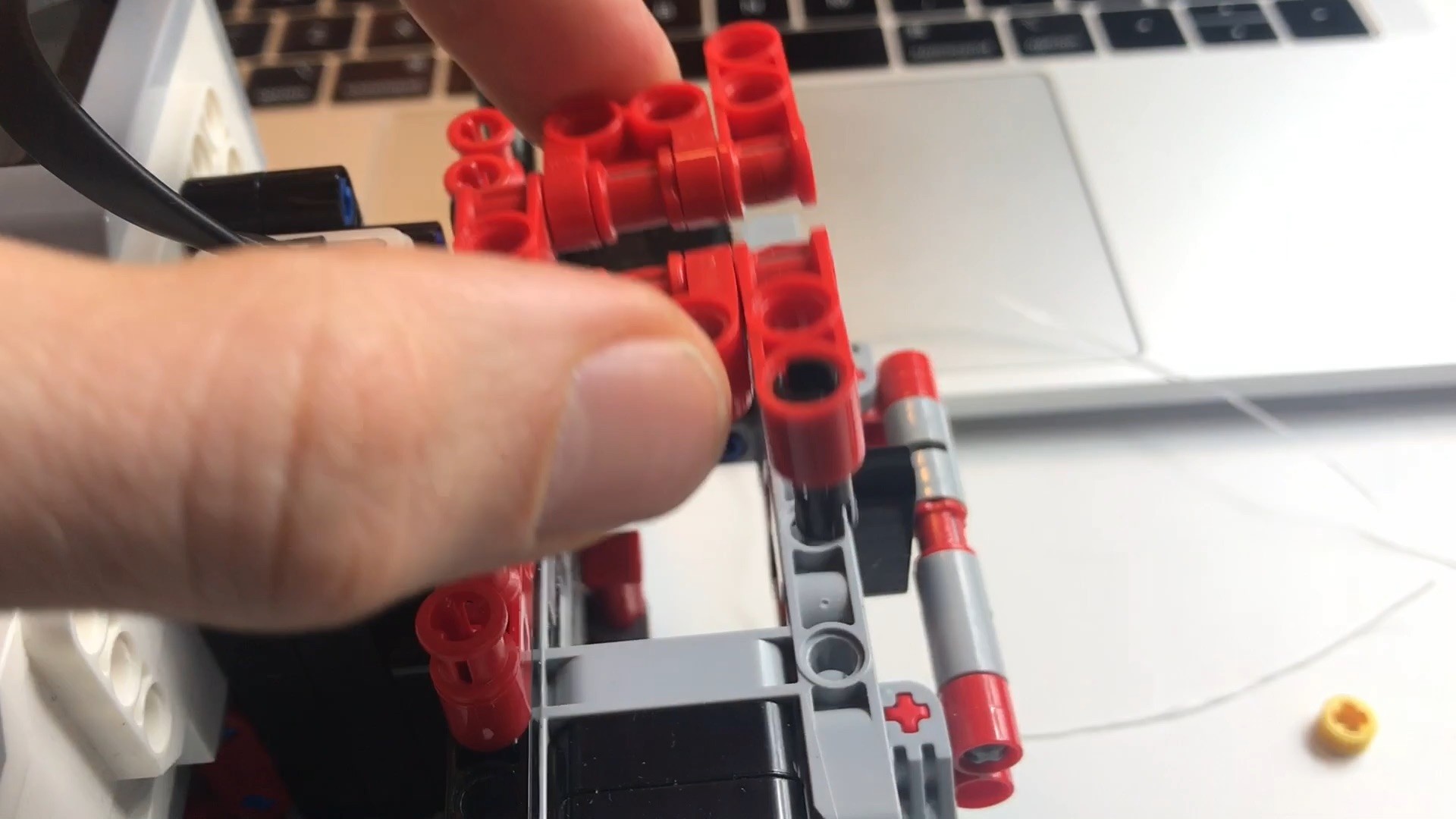 Adding wires to the LEGO MINDSTORMS vertical plotter