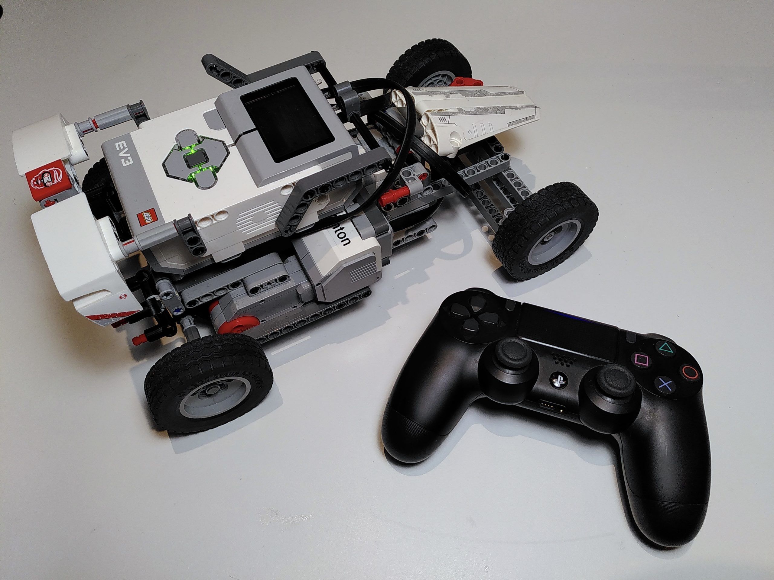 MINDSTORMS EV3 Racecar with PS4 controller